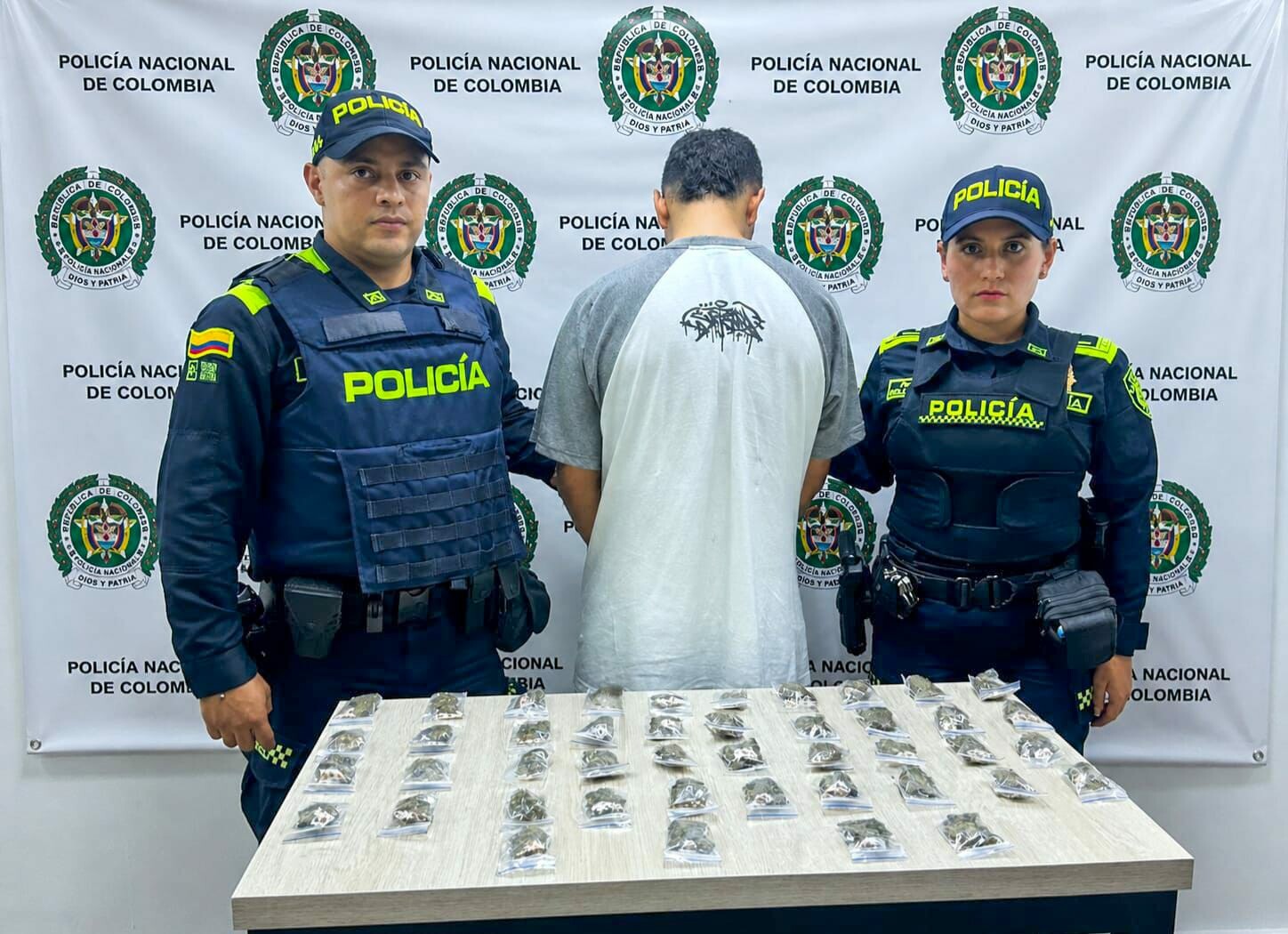Lo bajaron del bus con marihuana y antecedentes judiciales