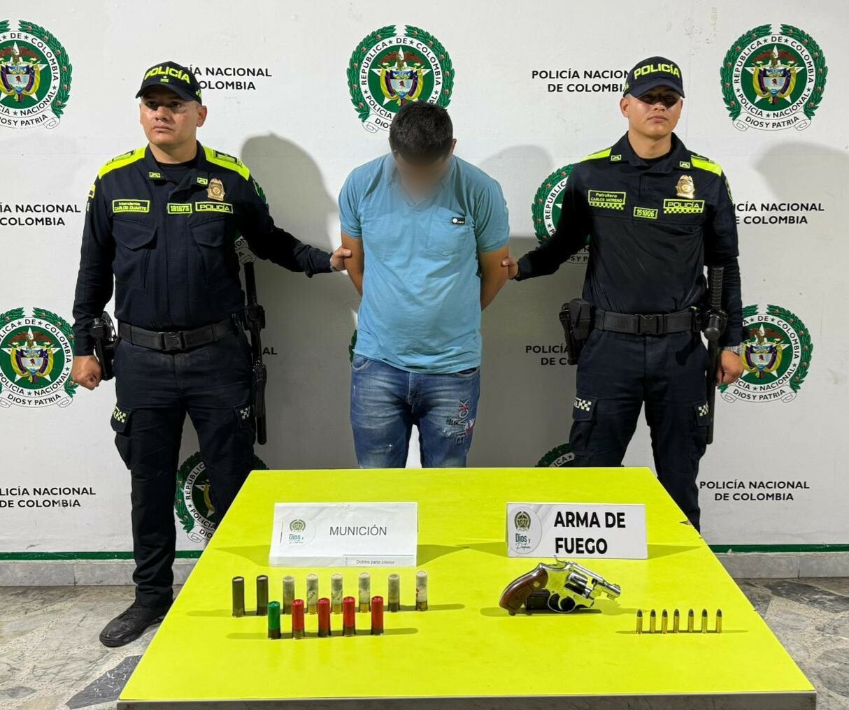 Se bajó del bus antes del retén y llevaba un revólver oculto