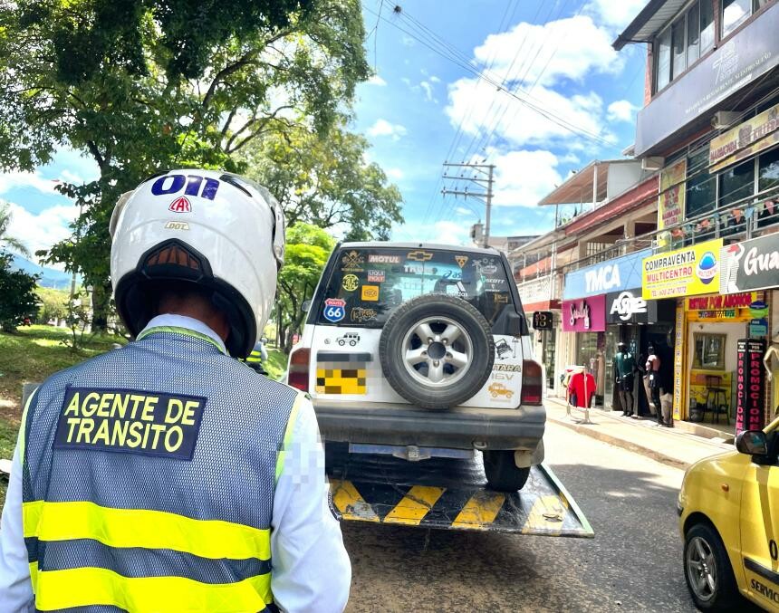 Movilidad colapsada en El Jordán deja sanciones e inmovilizaciones