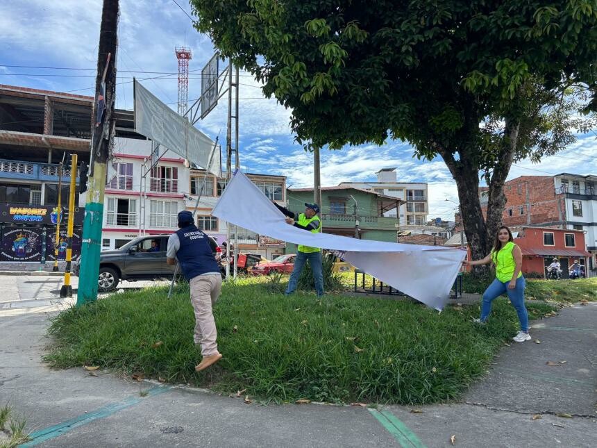 Retiran propaganda política prohibida en varios puntos de Ibagué