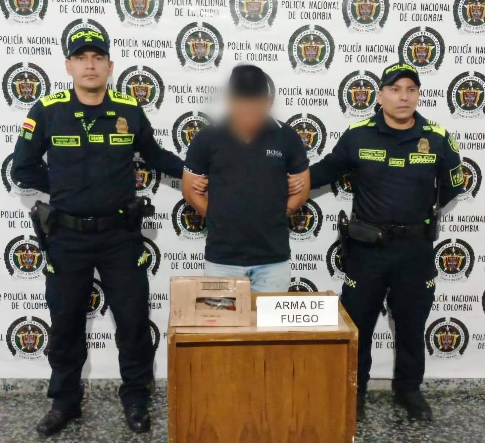 Arma ilegal desata captura en plena glorieta de La Cartagena