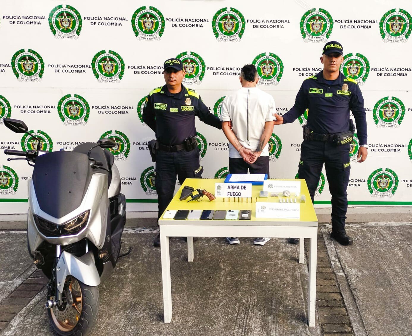 Lo detuvieron en Ricaurte con arma, cocaína y siete celulares
