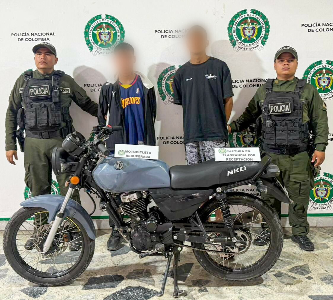 Motocicleta robada destapa presunta falsificación de identificación