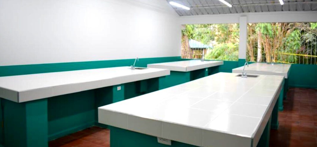Estudiantes del Joaquín París reciben aulas en medio de obras aún inconclusas
