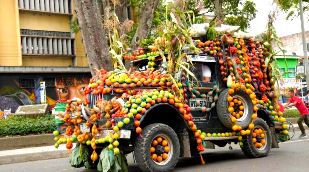 Cerca de 200 jeeps tomaron las calles en desfile campesino