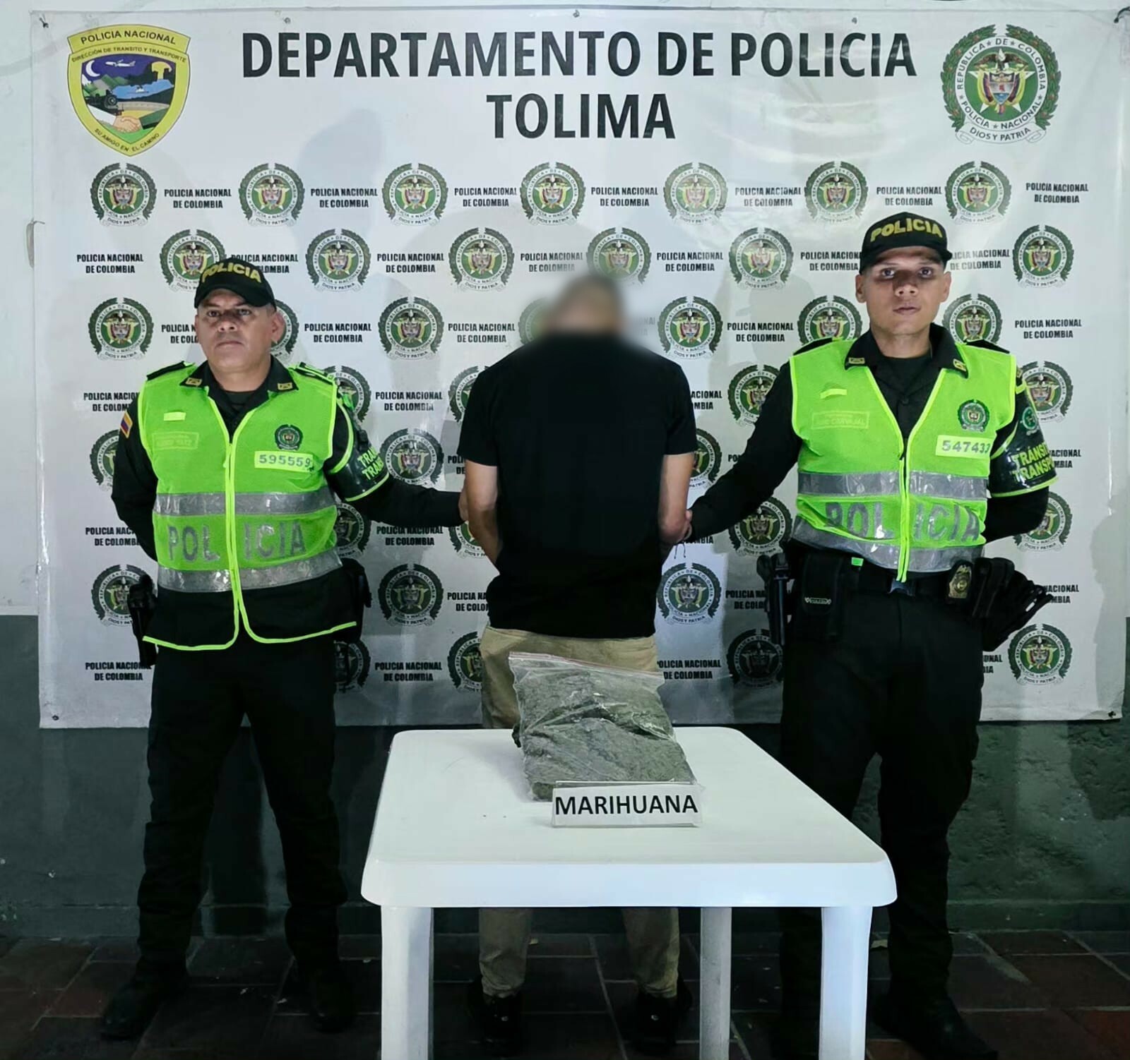 Interceptan motociclista con media libra de marihuana en Lérida