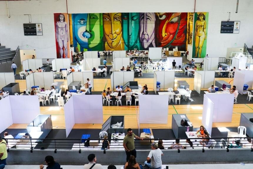 Escrutinio presidencial avanza bajo vigilancia de organismos electorales
