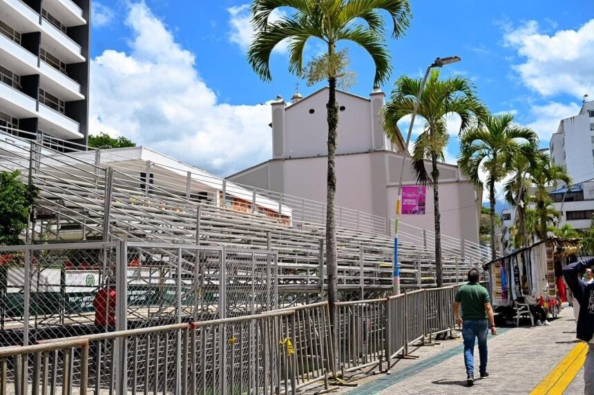 Revisan estructuras de graderías y tarimas del Festival Folclórico