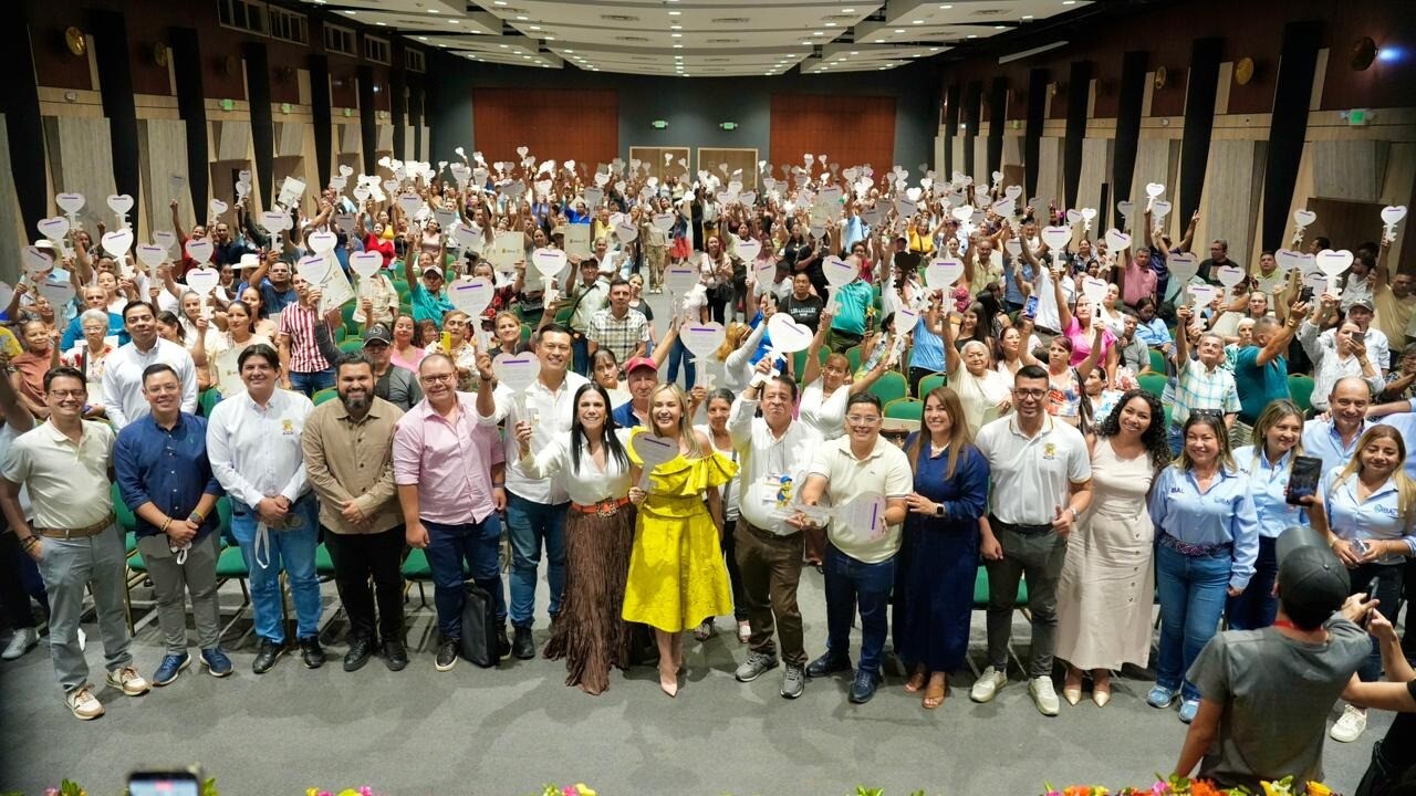 251 familias reciben títulos de propiedad tras años de espera