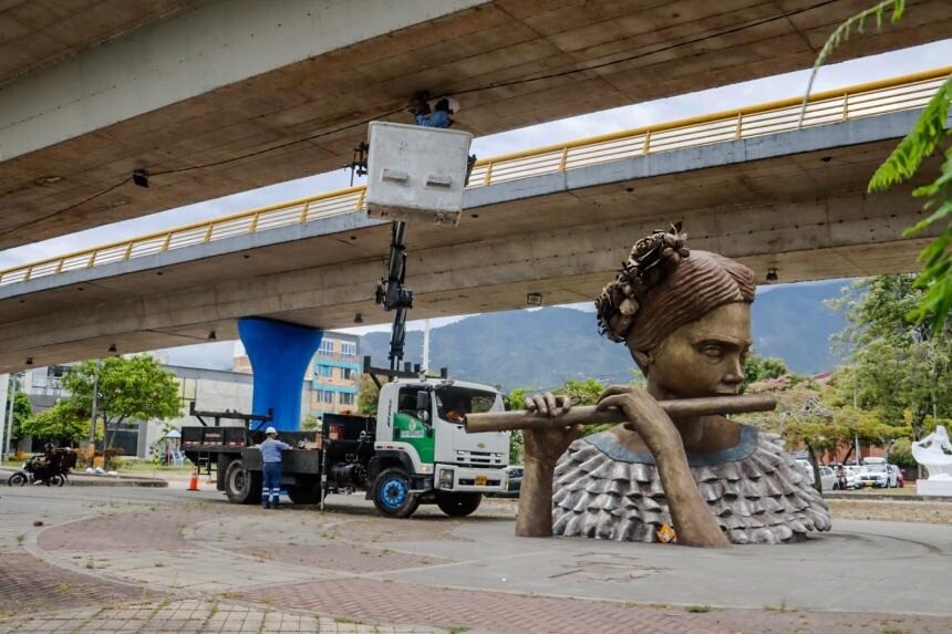 Cambian iluminación en glorieta de la calle 83 de Ibagué