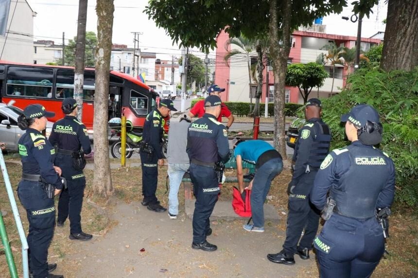 Operativos en parques dejan incautación de drogas y controles en comuna 5