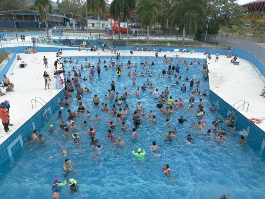 Más de 2.100 personas llegaron a las Piscinas de Olas en dos festivos.