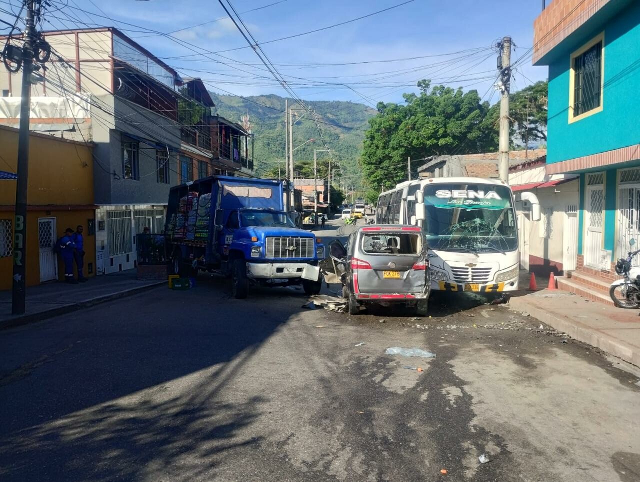 Camión sin frenos desata choque múltiple en Las Ferias