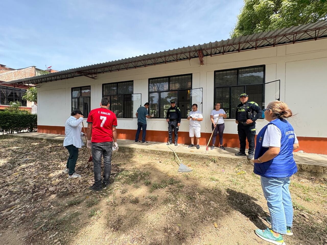 Recuperan salón comunal tras deterioro en la comuna 8