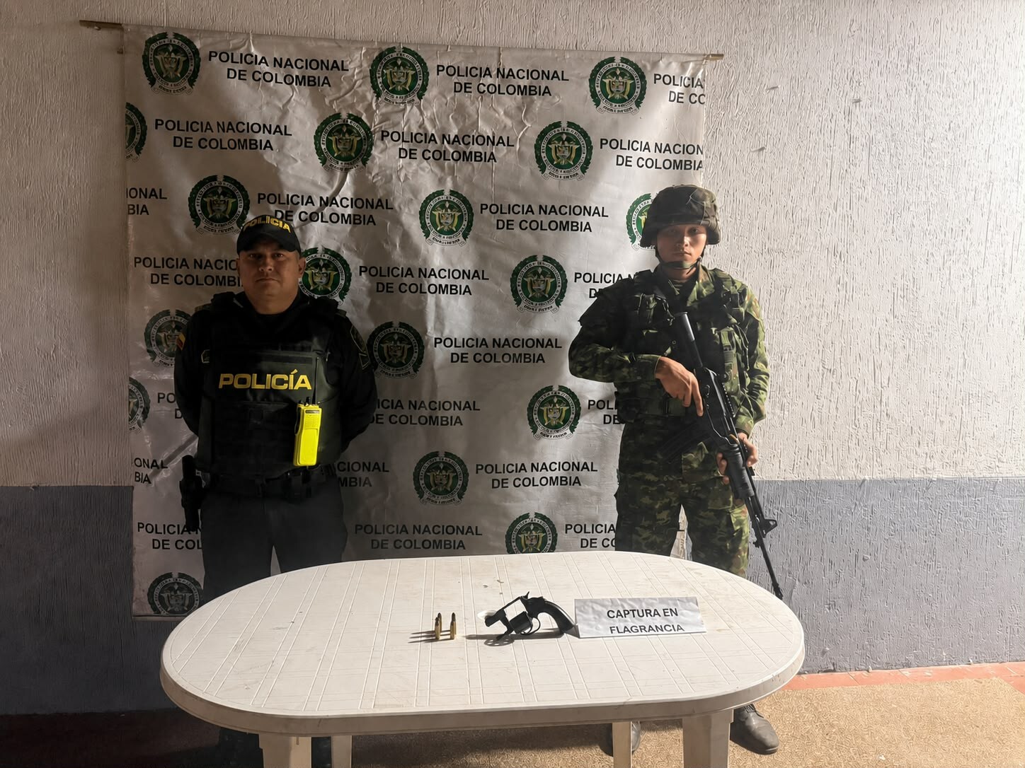 Adolescente cae con revólver cargado durante operativo nocturno en Ataco