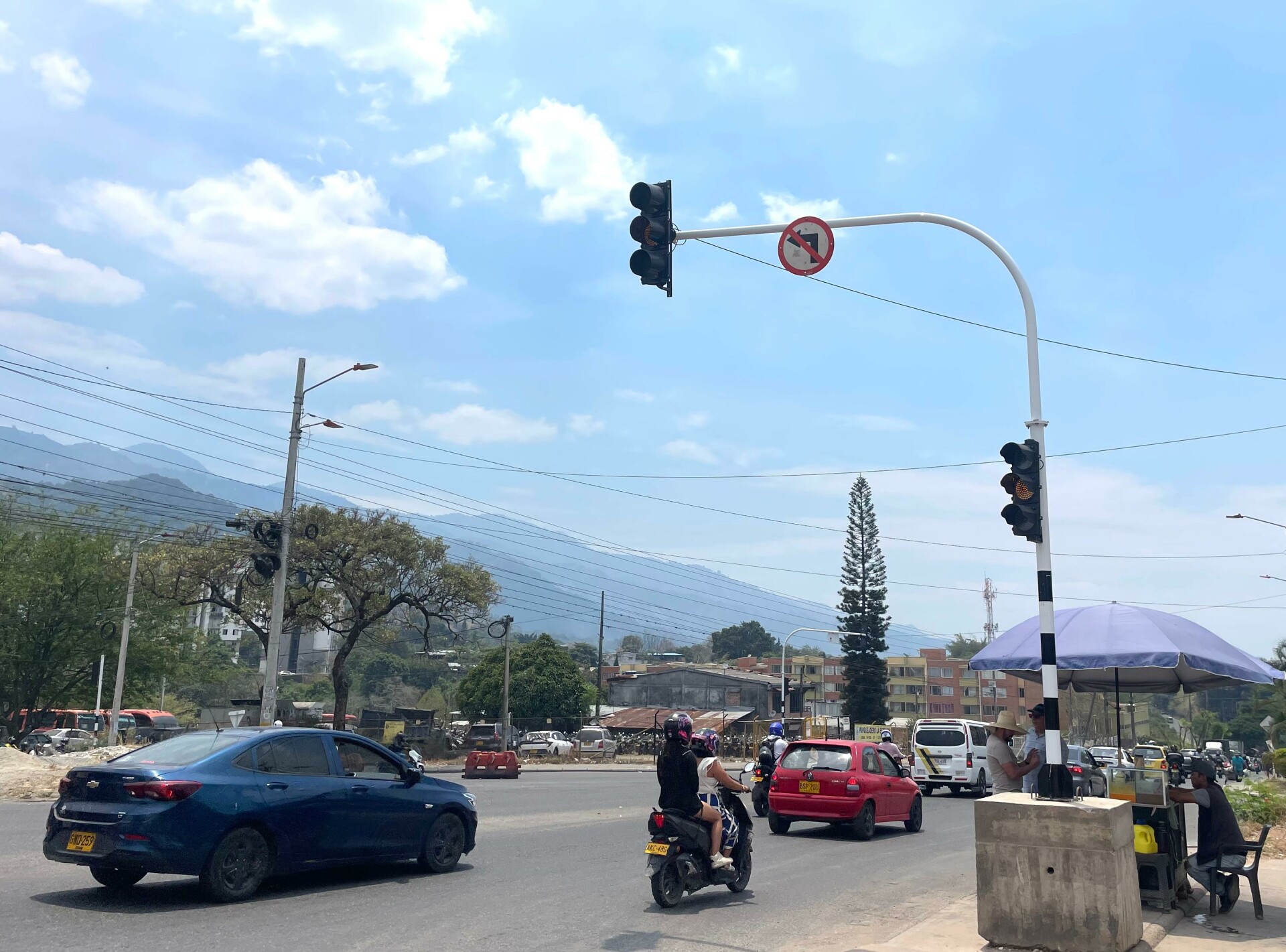Nuevos semáforos cambian la circulación en la calle 103 con Quinta