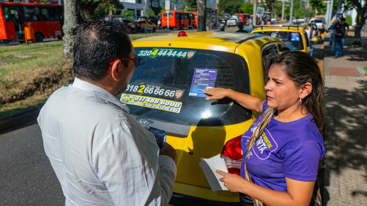 Taxistas reciben orientación para detectar señales de riesgo en salud mental