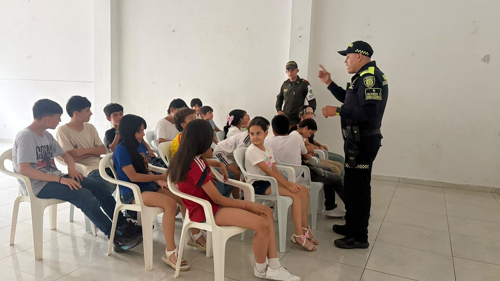 Jóvenes reciben formación policial en valores ciudadanos en Ibagué