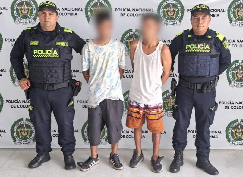 Capturan a dos hombres tras robo con cuchillo en La Estación