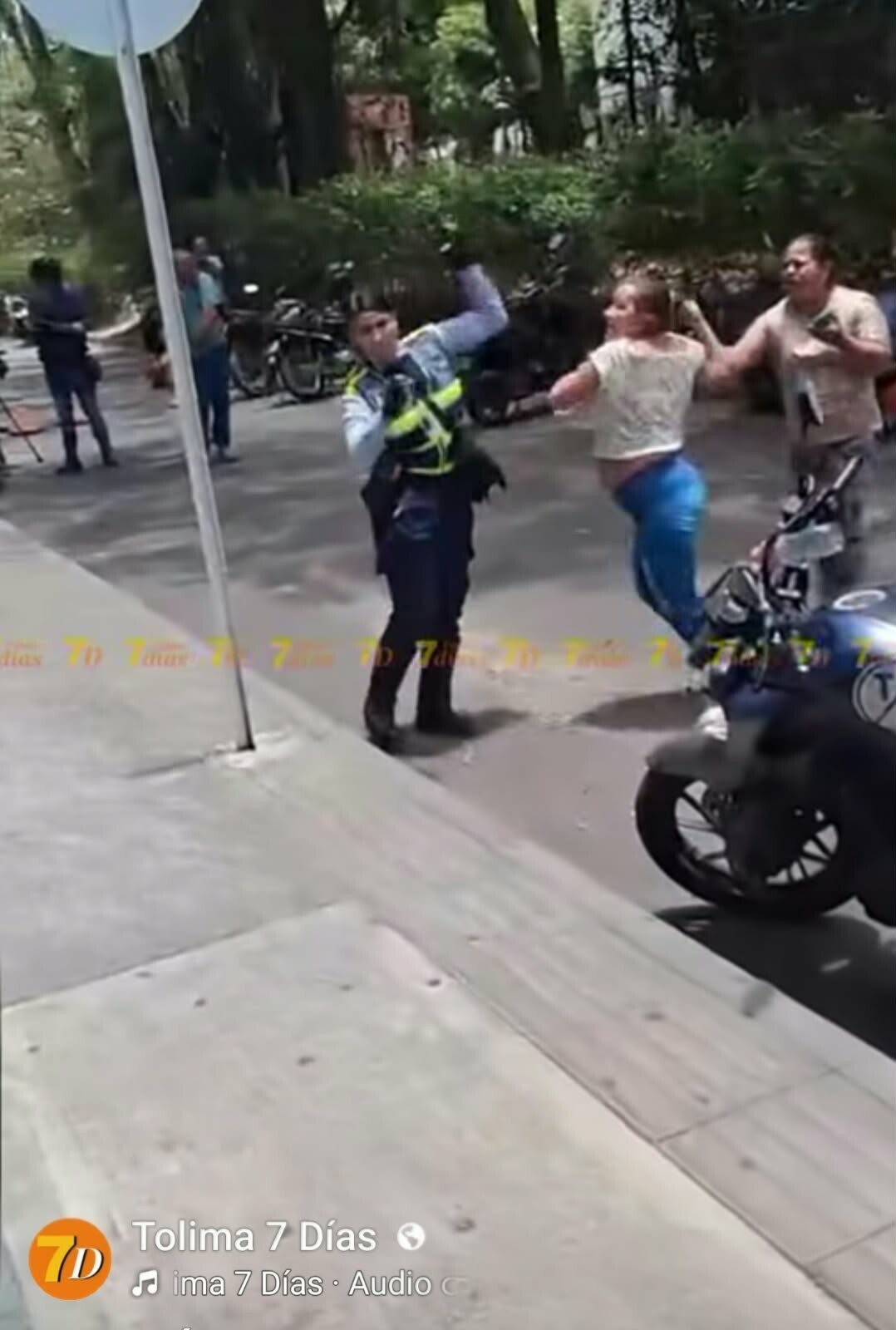 Mujer fue judicializada por presunta agresión a agente de tránsito