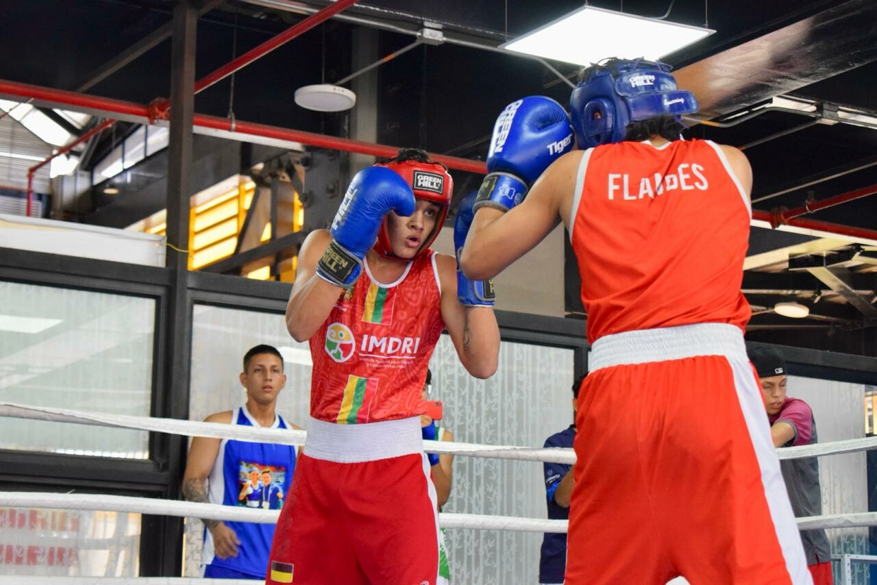 Más de 50 jóvenes se enfrentan en campeonato departamental de boxeo en Ibagué