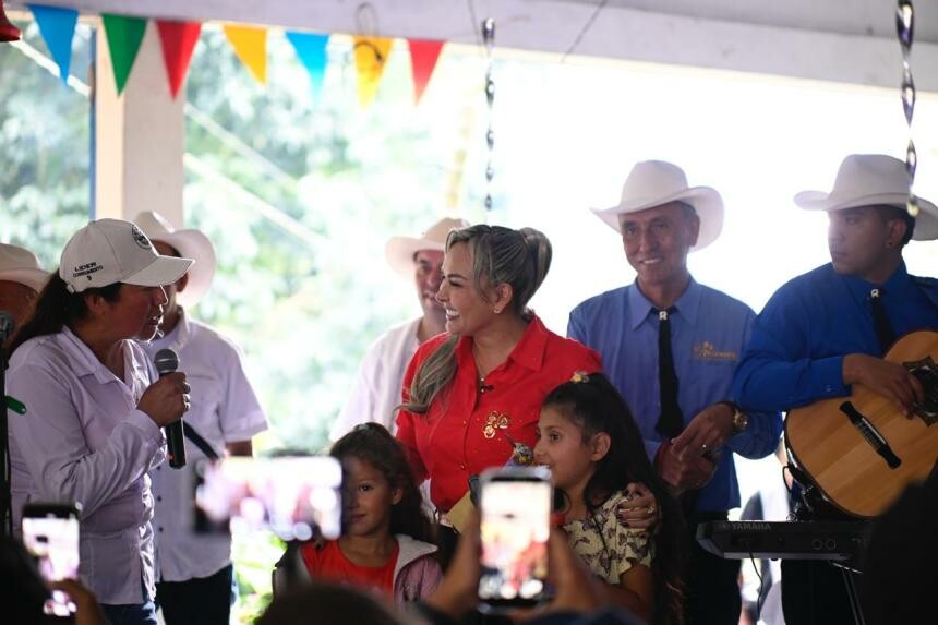 Inauguran Tramos Viales en Veredas del Cañón del Combeima