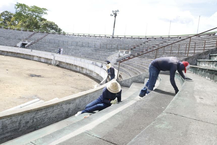 Inician mantenimiento de la Plaza de Toros de Ibagué