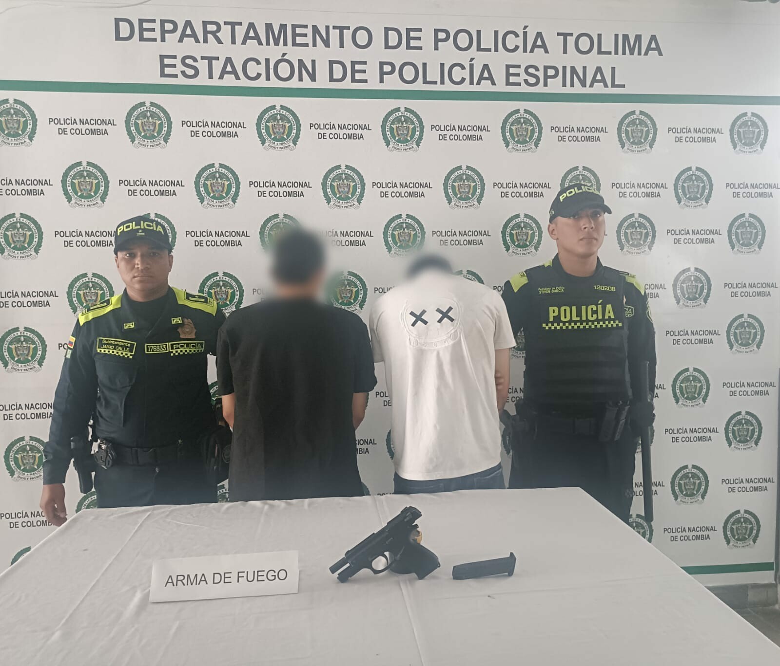 Capturan dos hombres tras persecución en El Espinal; incautan arma traumática y vehículo