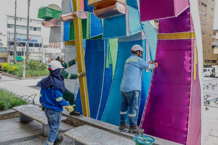 Instalan gigantes figuras y túneles de luz en el Parque Murillo Toro