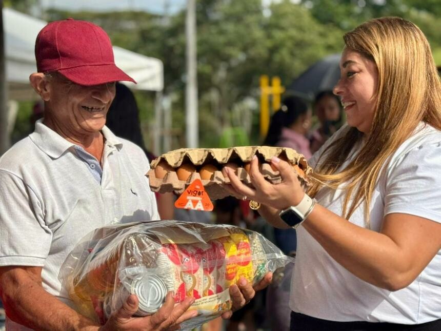 Kits nutricionales fueron entregados a adultos mayores en la comuna Nueve