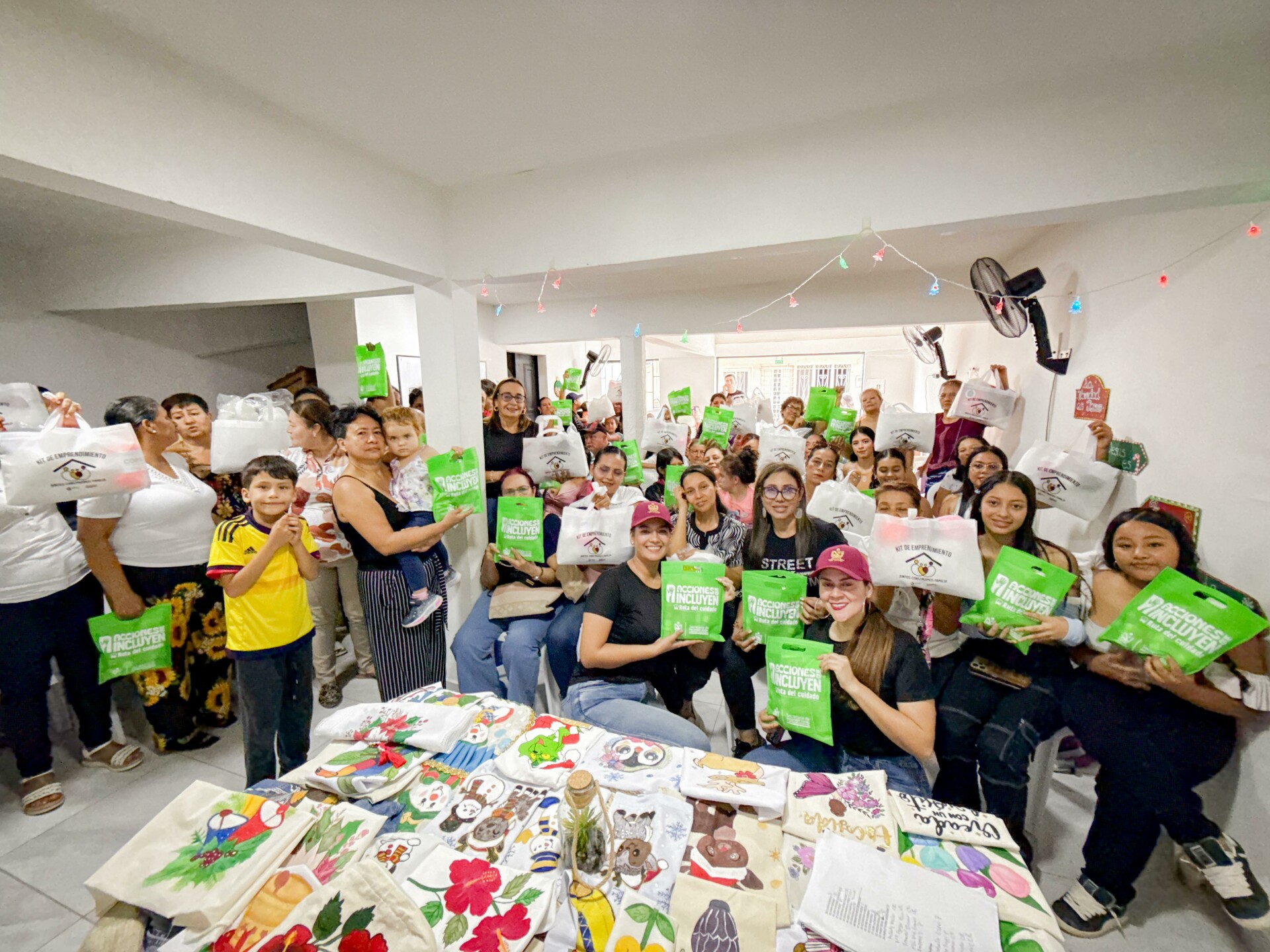 Más de 200 familias cierran procesos formativos en la comuna 7 de Ibagué