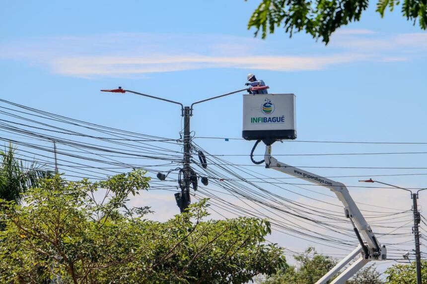 Modernizan alumbrado público con tecnología LED en el sector de Picaleña