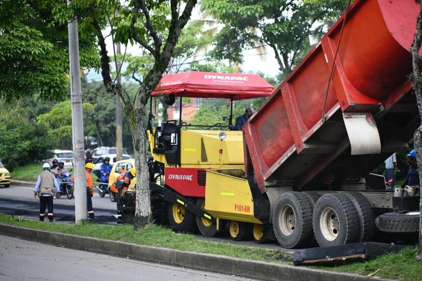 Ocho frentes de obra intervienen vías barriales en Ibagué