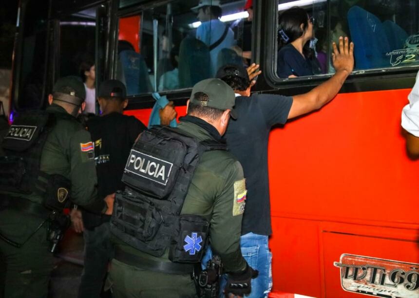 Operativo sorpresa refuerza controles al transporte en la comuna 12