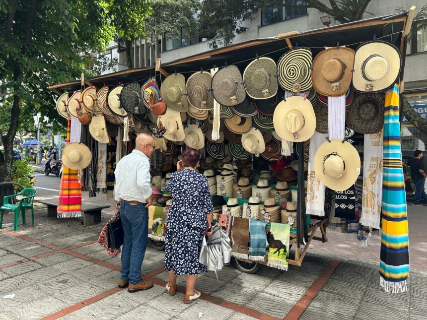 Ciudadanos alertan sobre cobros ilegales por uso de espacio público