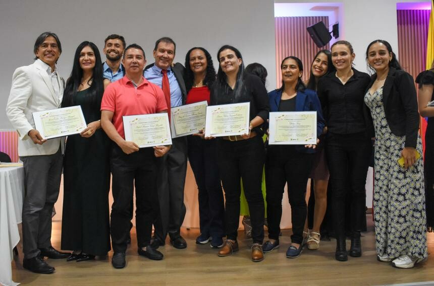 Reconocen a 220 funcionarios del sector educativo en Ibagué