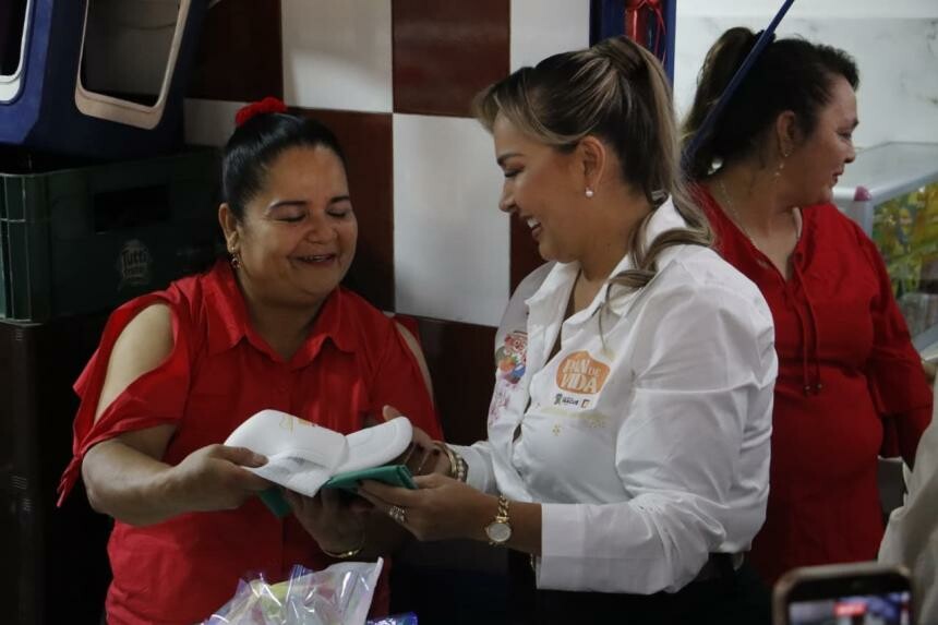Renuevan la plazoleta de comidas de la Plaza de La 14