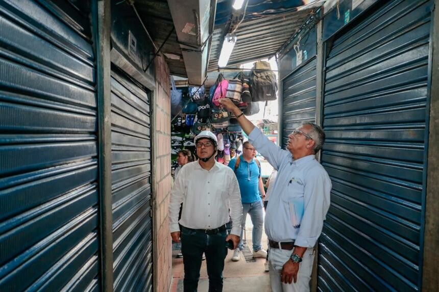 Revisan estado de infraestructura en la Plaza La 21