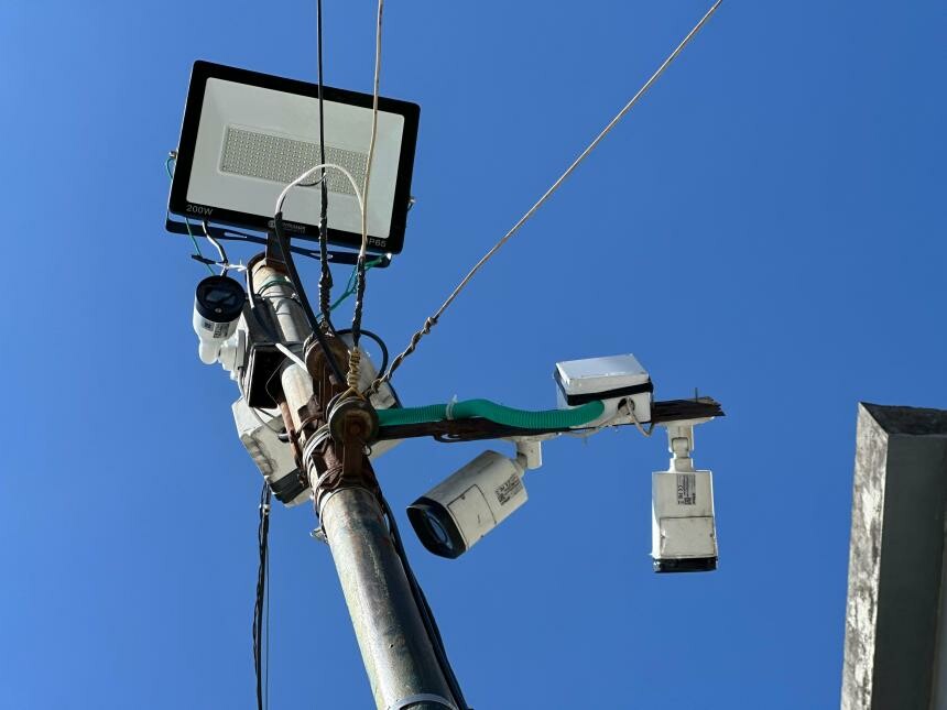 Se instalan cámaras y reflectores para reforzar control las 24 horas