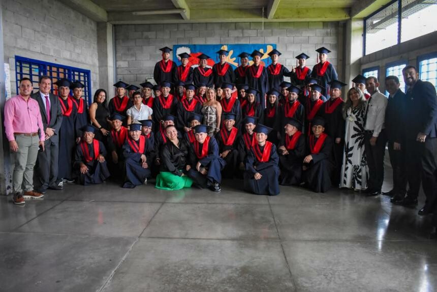 "Se puede cambiar": el mensaje de los nuevos bachilleres de la cárcel de Picaleña