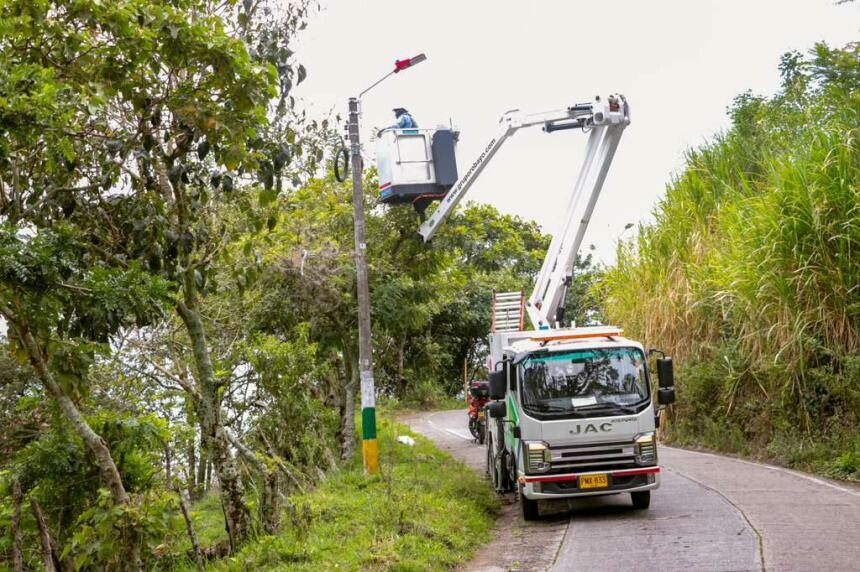 Se reemplazaron 124 luminarias de sodio por luces LED en la vereda