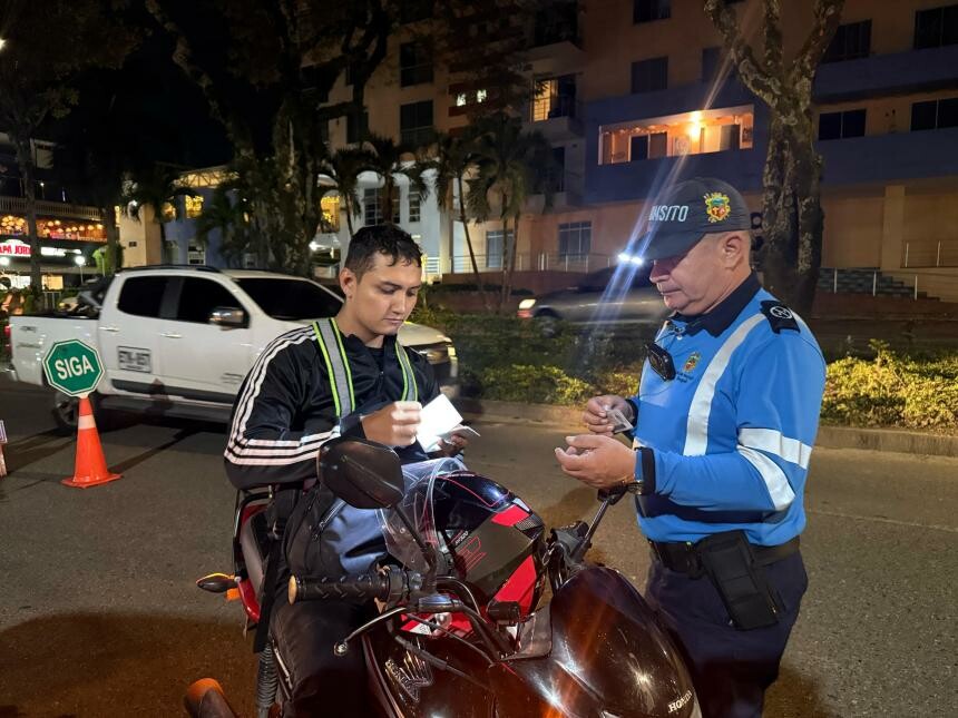 Autoridades de tránsito reportan más de 100 comparendos y 22 lesionados en siniestros viales durante el fin de semana.