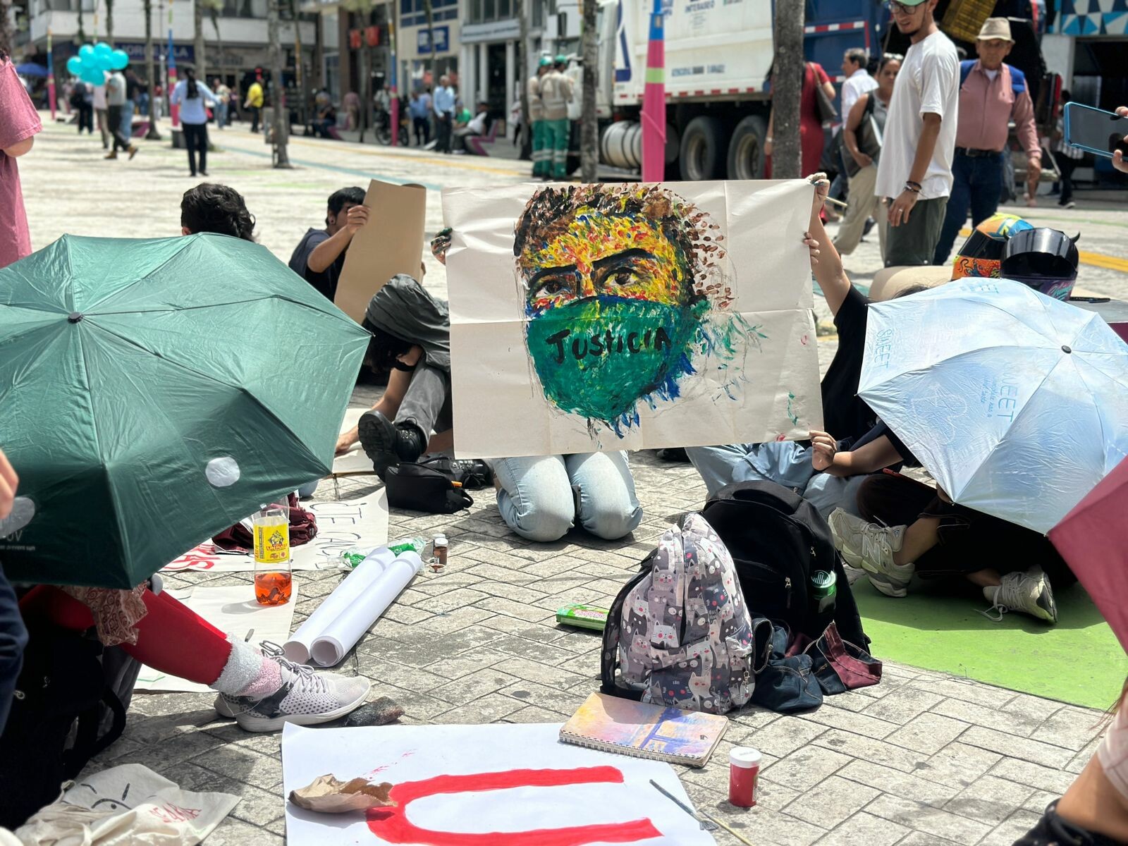Colectivos feministas realizaron toma simbólica frente a la Gobernación del Tolima y acordaron diálogo directo con la Gobernadora