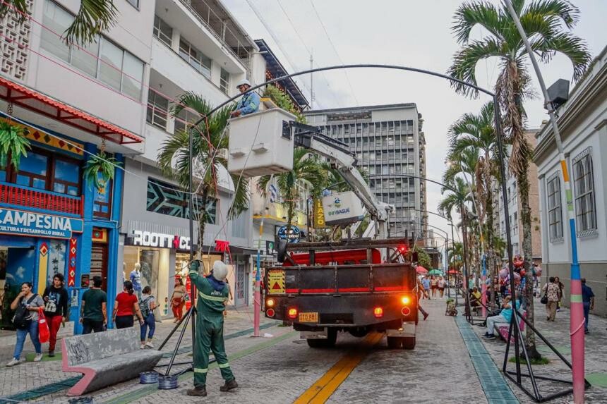 Túnel de luces comienza a transformar la Carrera Tercera